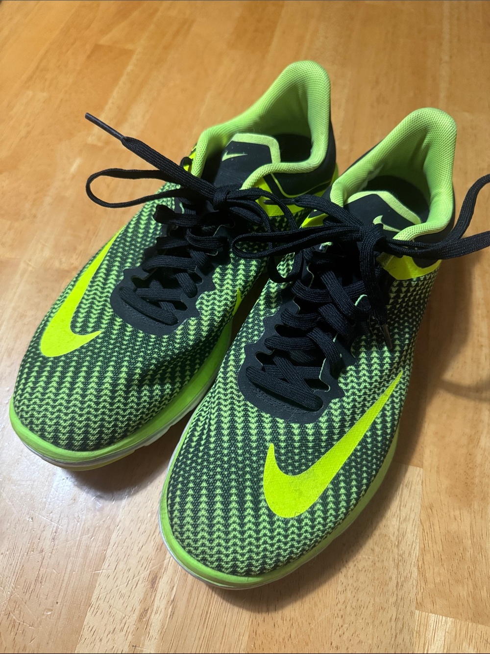 Nike Men's FS Lite Run 4 Running Shoes in Volt and Black - Size 7.5